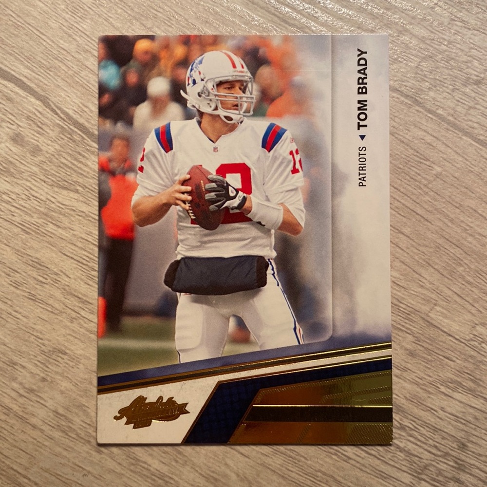 🚨2010 PANINI ABSOLUTE #58 TOM BRADY NEW ENGLAND QB🚨 (MINT CONDITION)
